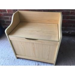 Wooden laundry box