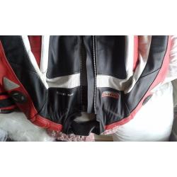 HEIN GERICKE MOTORBIKE ONE PIECE LEATHER RACE SUIT WITH MATCHING GLOVES AND KNEE SLIDERS...AS NEW.