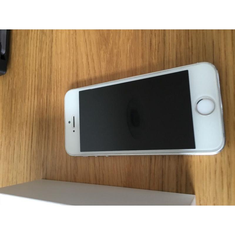 I phone 5s in White and silver 16g