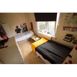 Roomshare for a young woman at the edge of zone 1