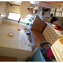 Roomshare for a young woman at the edge of zone 1