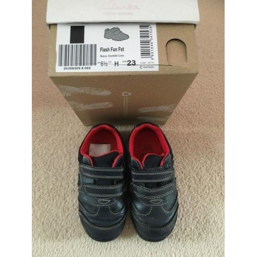 Clarks boys infant shoes size 6.5H with lights