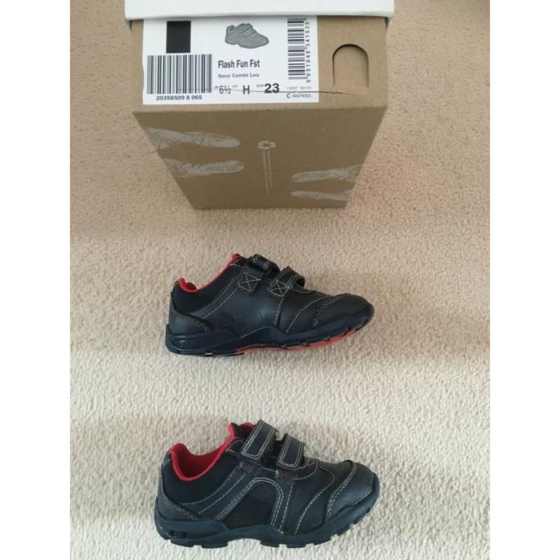 Clarks boys infant shoes size 6.5H with lights