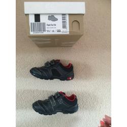 Clarks boys infant shoes size 6.5H with lights