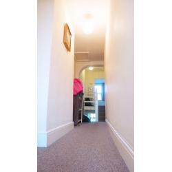 Female London House Flat Share, Double Size Room Single Price -- mint pie