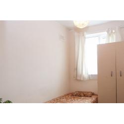 Single Bed in Room to rent in 3-bedroom house in Plumstead, 10 minutes to the station
