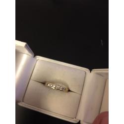 Gold ring 7 diamonds