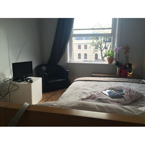 Beautiful double bedroom in Clapham North (zone 2) - Short/medium term 170pw all inclusive
