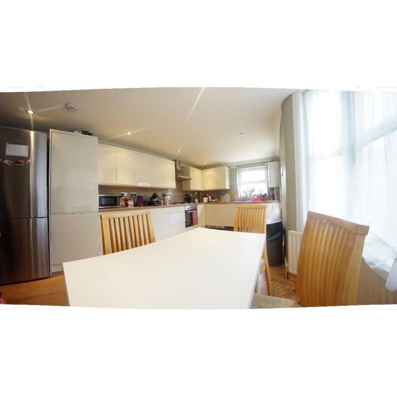 Female London House Flat Share, Double Size Room Single Price -- mint pie