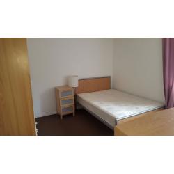 WIMBLEDON TWO LARGE ROOMS ONE HOUSE BILLS INCLUDED GREAT LOCATION AVAILABLE NOW