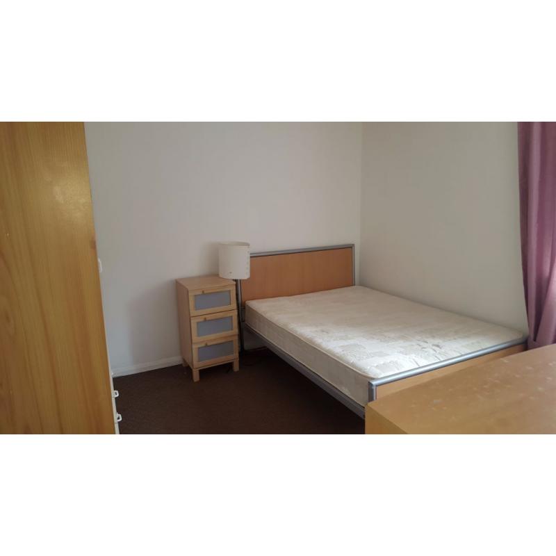 WIMBLEDON TWO LARGE ROOMS ONE HOUSE BILLS INCLUDED GREAT LOCATION AVAILABLE NOW