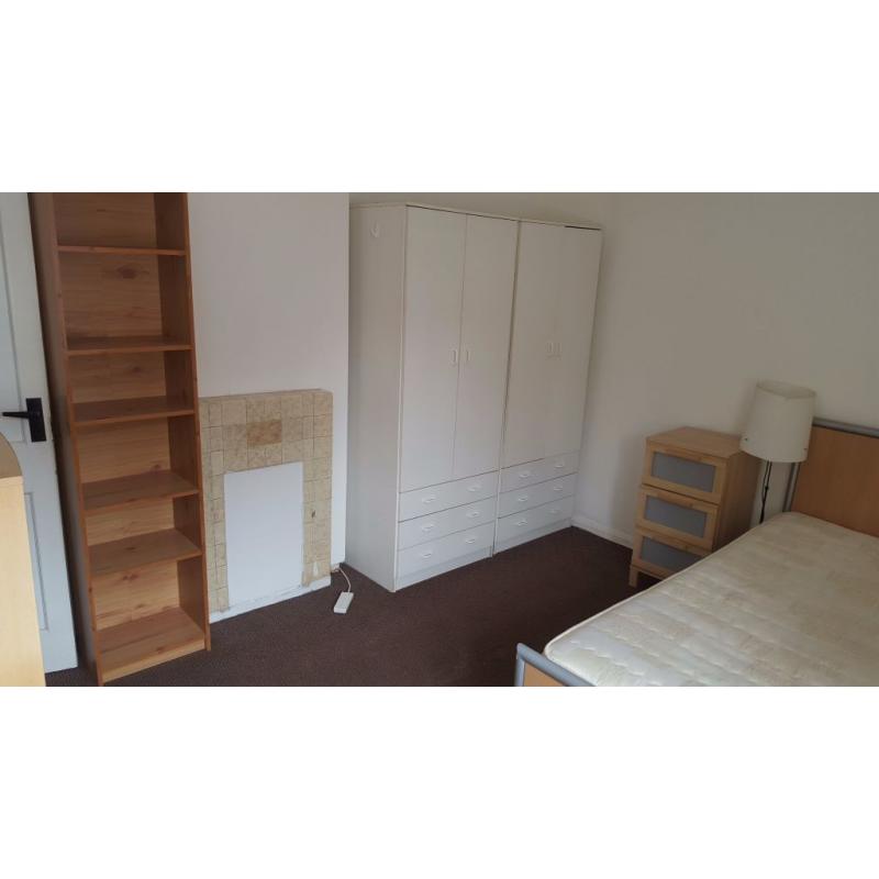 WIMBLEDON TWO LARGE ROOMS ONE HOUSE BILLS INCLUDED GREAT LOCATION AVAILABLE NOW