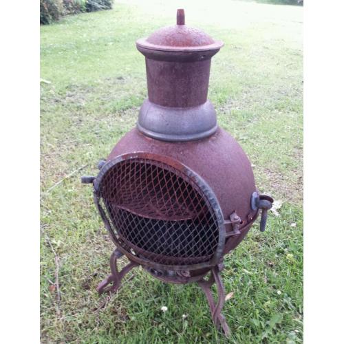Cast metal Chimania belly pot oven..