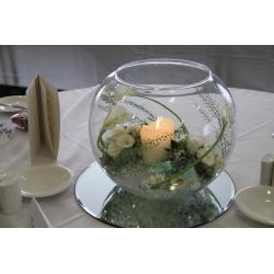 Never used glass gold fish bowls_ perfect for flower arranging weddings or occasions