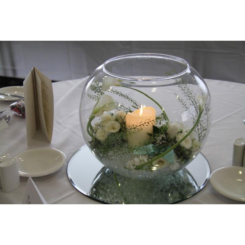 Never used glass gold fish bowls_ perfect for flower arranging weddings or occasions