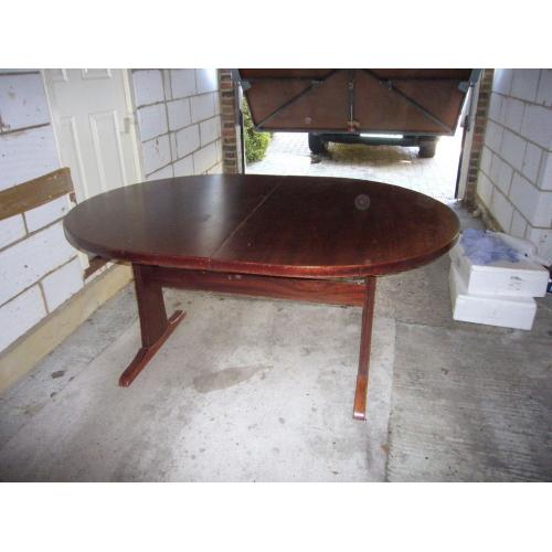 Dining table Mahagony finish