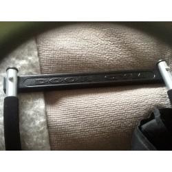 Door gym for use in the home, fits on doorways for pull ups