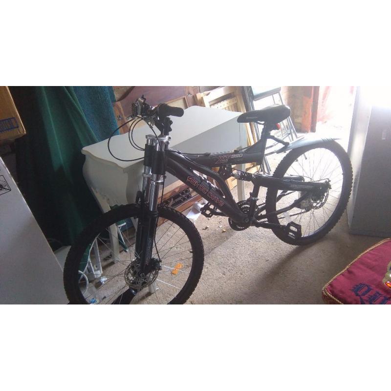 Shock wave XT 950 mountain bike mans ..excellent condition used only a few times