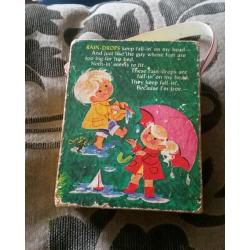 RETRO TOYS - 1970 FISHER PRICE POCKET RADIO ( RAINDROPS KEEP FALLING )