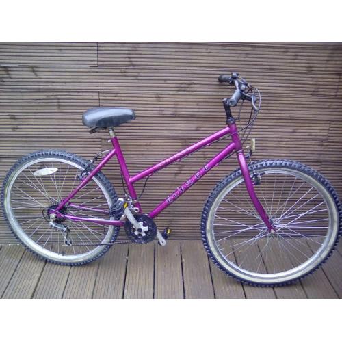 ADULT LADIES TOWNSEND MOUNTAIN BIKE WITH 15 GEARS