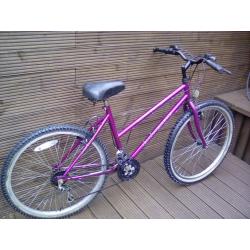 ADULT LADIES TOWNSEND MOUNTAIN BIKE WITH 15 GEARS