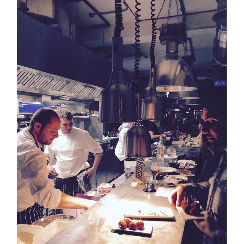 Kitchen porter required full time for busy Spanish restaurant.