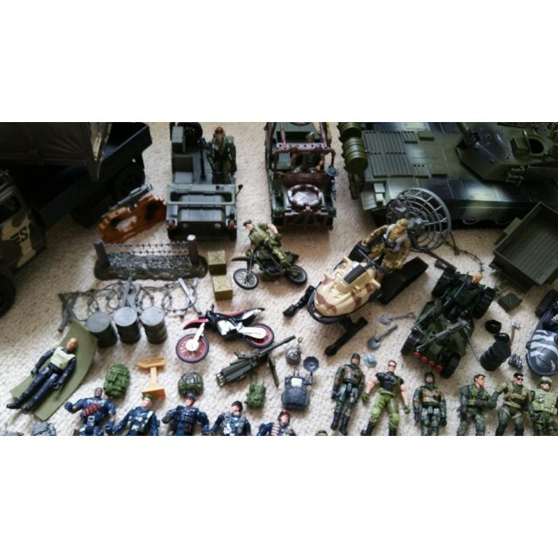 True Heros bundle - Troop Transporter, light & sounds tank, soldiers, lookout .....Job lot..