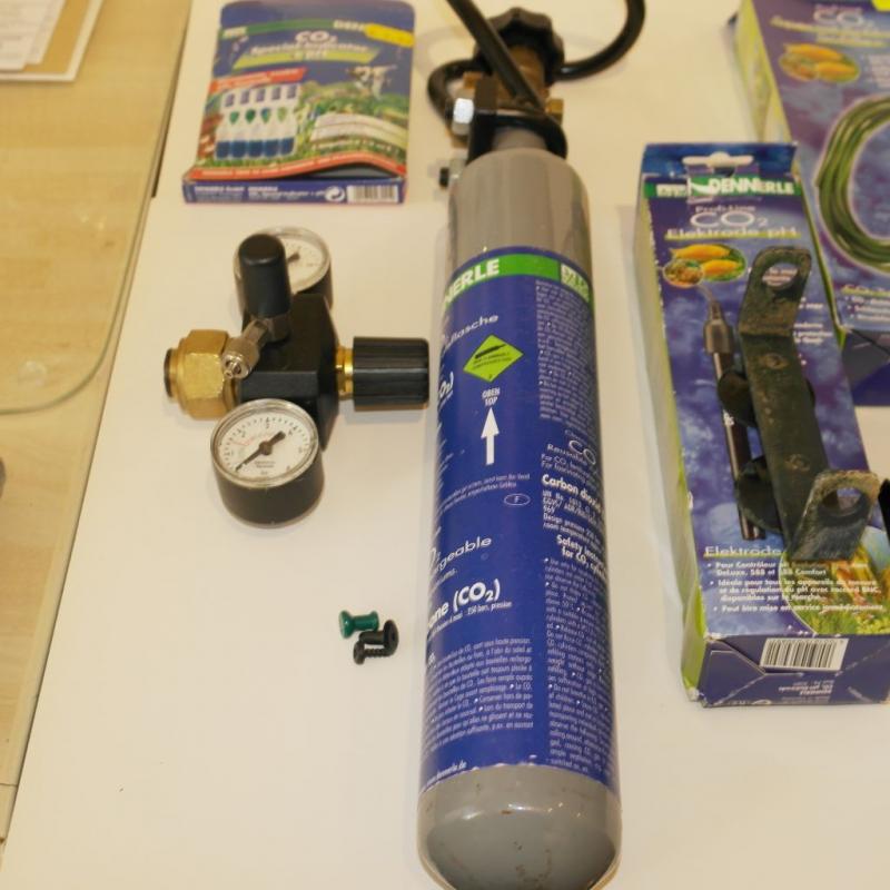 Dennerle ph, CO2 and Thermastat Controllers + and Heater +Extras (Spares)