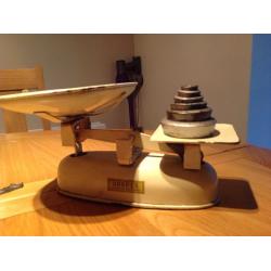 Vintage Harper weighing scales c1950