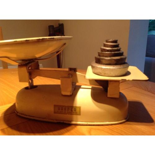 Vintage Harper weighing scales c1950