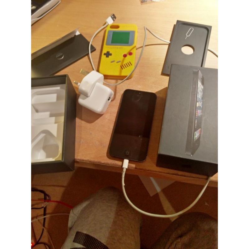 Apple iPhone 5 32GB (O2) Black / Slate Grey + case!