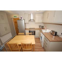 massive double bedroom in a quit and residential area nearby london bridge main line station