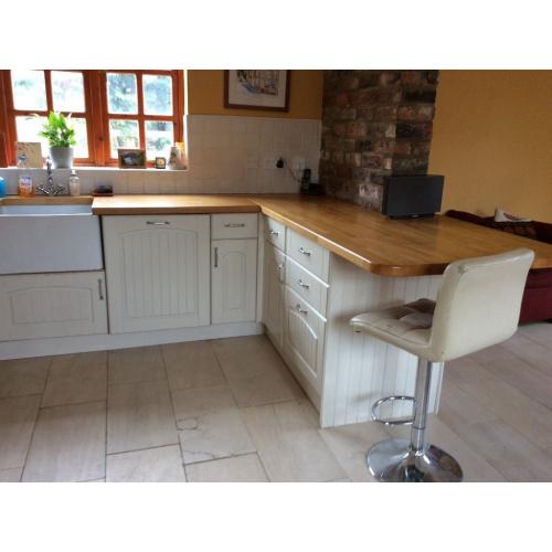 Kitchen Cream Modern Units Excellent Condition