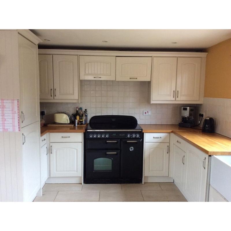 Kitchen Cream Modern Units Excellent Condition