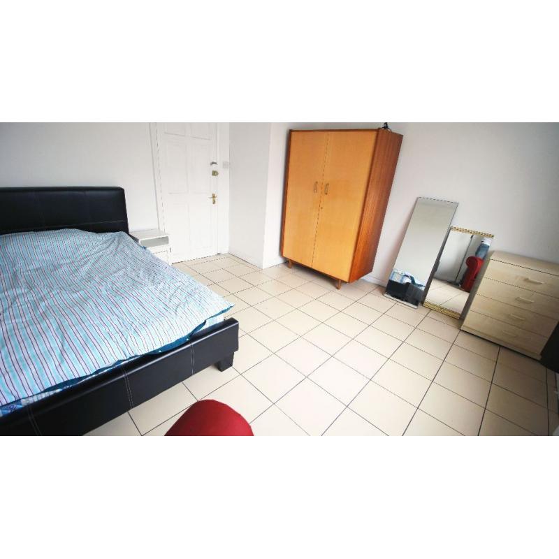 CHEAP DOUBLE ROOM IN BECKTON E16 | FREE INTERNET AND CLEANERS ONCE A MONTH | SPACIOUS, COSY & CLEAN