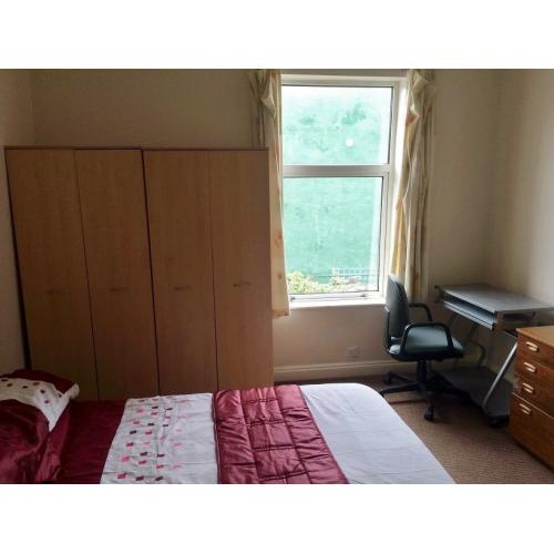 Very large smart clean double NO AGENT FEES OR TAX in lovely clean recently renovated S’sea house