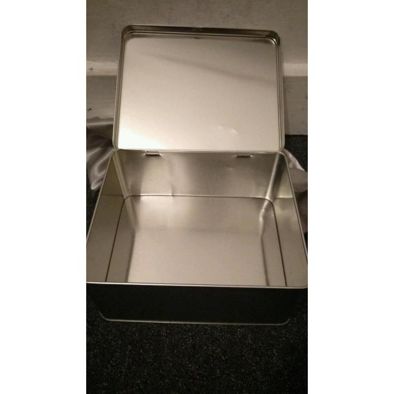 Vintage style decoration box with inner tin box
