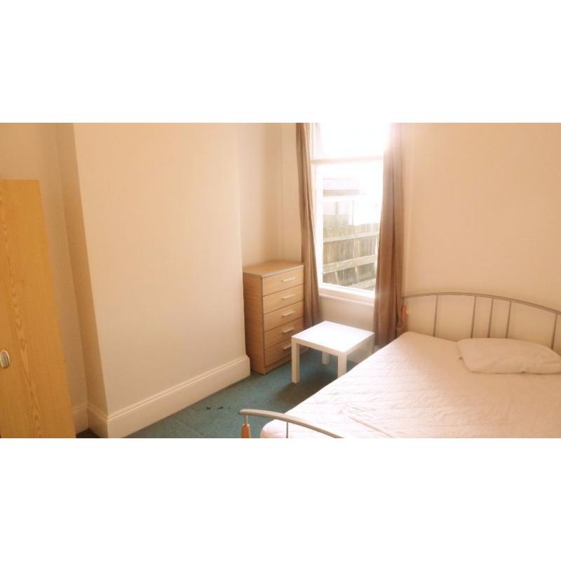 Female London House Flat Share, Double Size Room Single Price -- mint pie