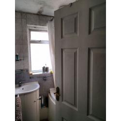 Twin & a Double rooms available in a tidy house. short term let accepted.