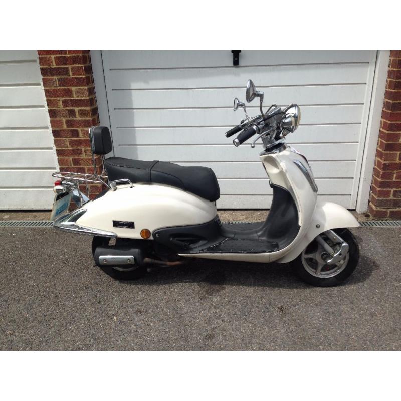 Tamoretti Retro 125cc scooter