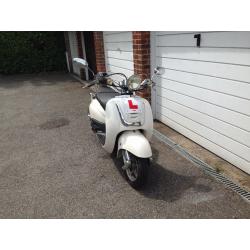 Tamoretti Retro 125cc scooter