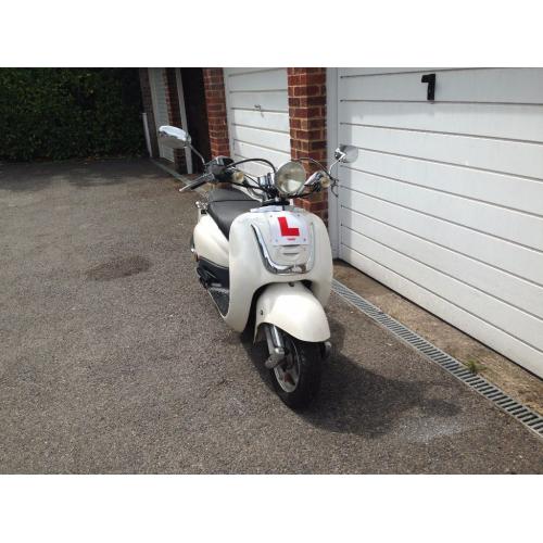 Tamoretti Retro 125cc scooter