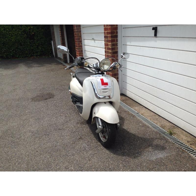 Tamoretti Retro 125cc scooter