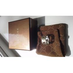Mens Gucci band ring.