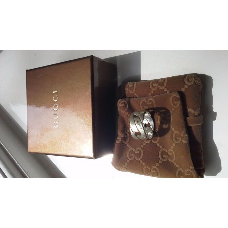 Mens Gucci band ring.