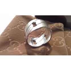 Mens Gucci band ring.