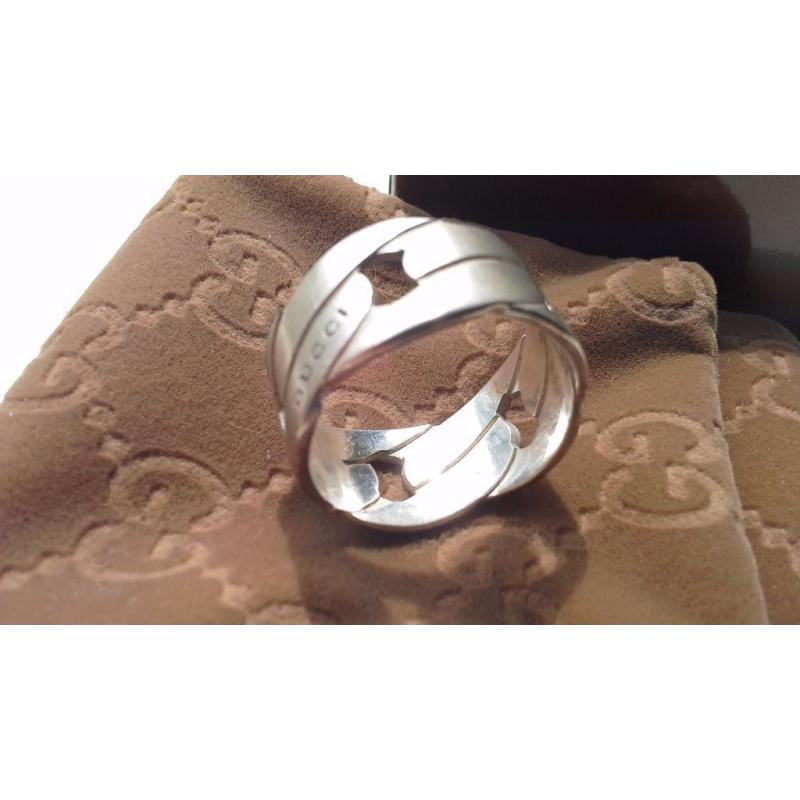 Mens Gucci band ring.