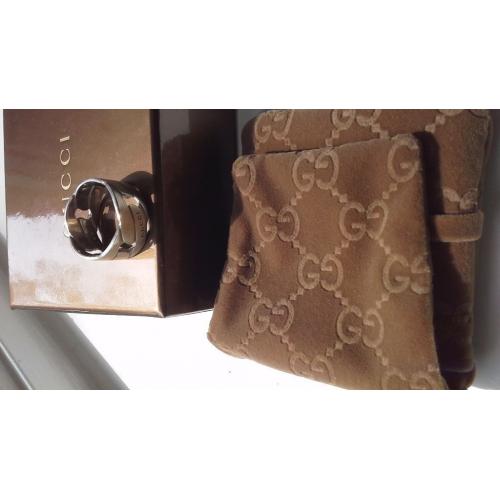 Mens Gucci band ring.