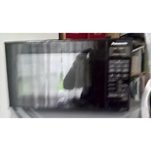 Microwave oven for sale. only 10 moths old. Selling because of move
