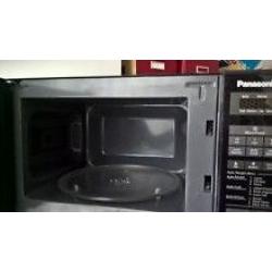 Microwave oven for sale. only 10 moths old. Selling because of move